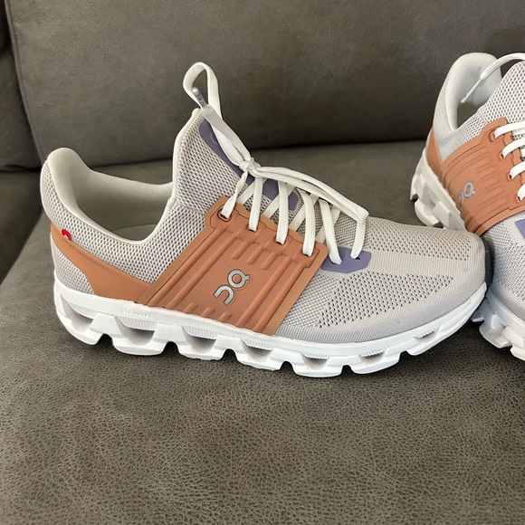 🤍💜OnCloud Sneakers 💜🤍 - Picture 3 of 5